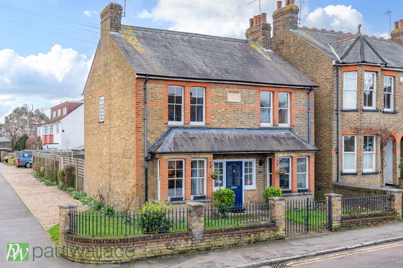 4 bed detached house for sale in Hertford Road, Hoddesdon EN11, £