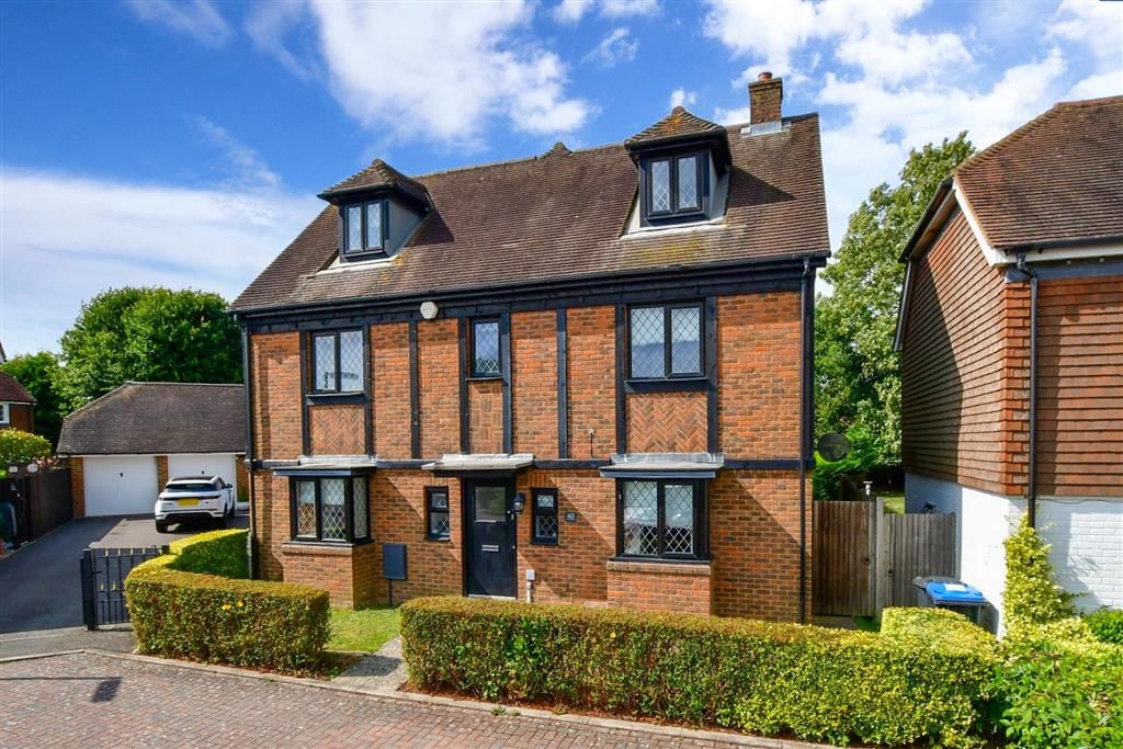 5 bed detached house for sale in The Squires, Pease Pottage, Crawley