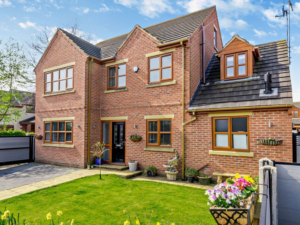5 bed detached house for sale in Downes Court, Whitley, Goole DN14, £