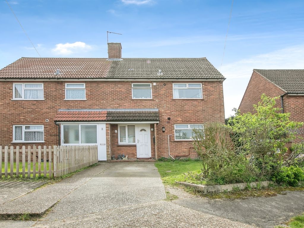 3 bed semidetached house for sale in Violet Close, Ipswich IP2, £