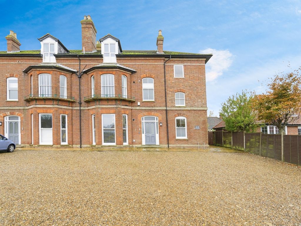 3 bed flat for sale in Park Road, Cromer NR27, £275,000 Zoopla