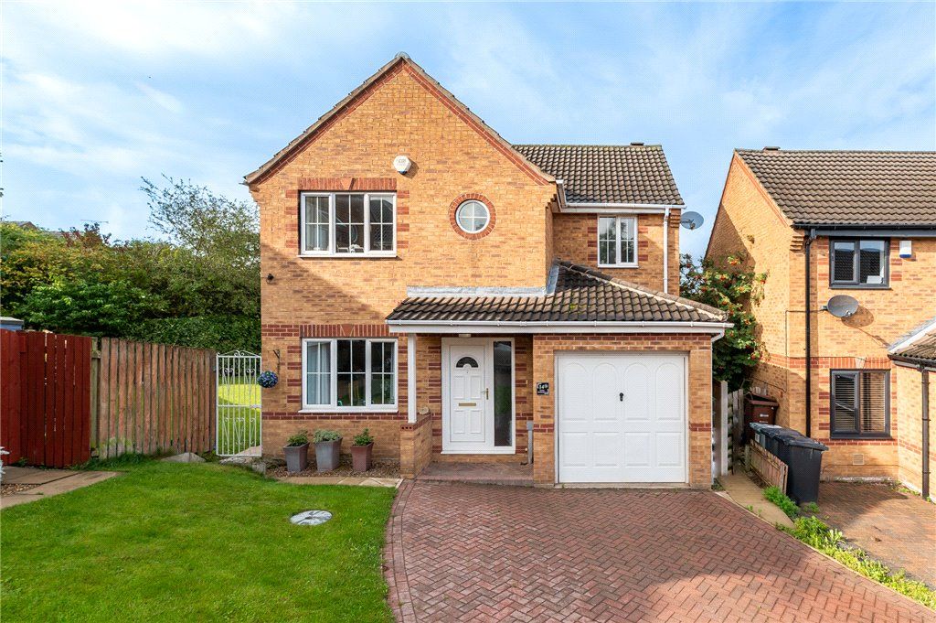 4 bed detached house for sale in Eyrie Approach, Morley, Leeds, West