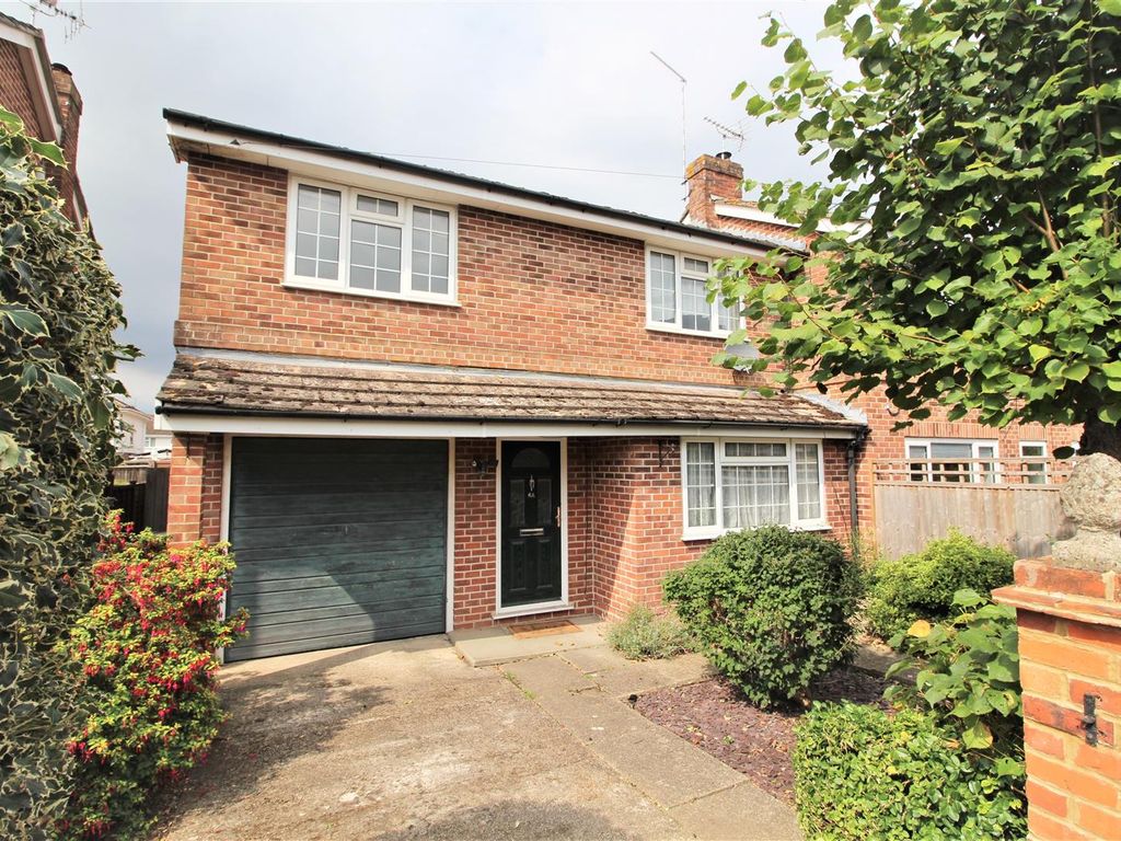 3 bed semidetached house for sale in Victoria Road, Tilehurst, Reading