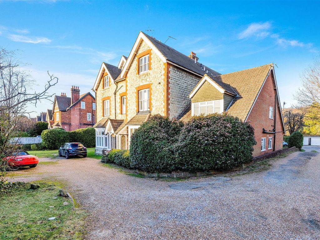 1 bed flat for sale in Somers Road, Reigate RH2, £285,000 Zoopla