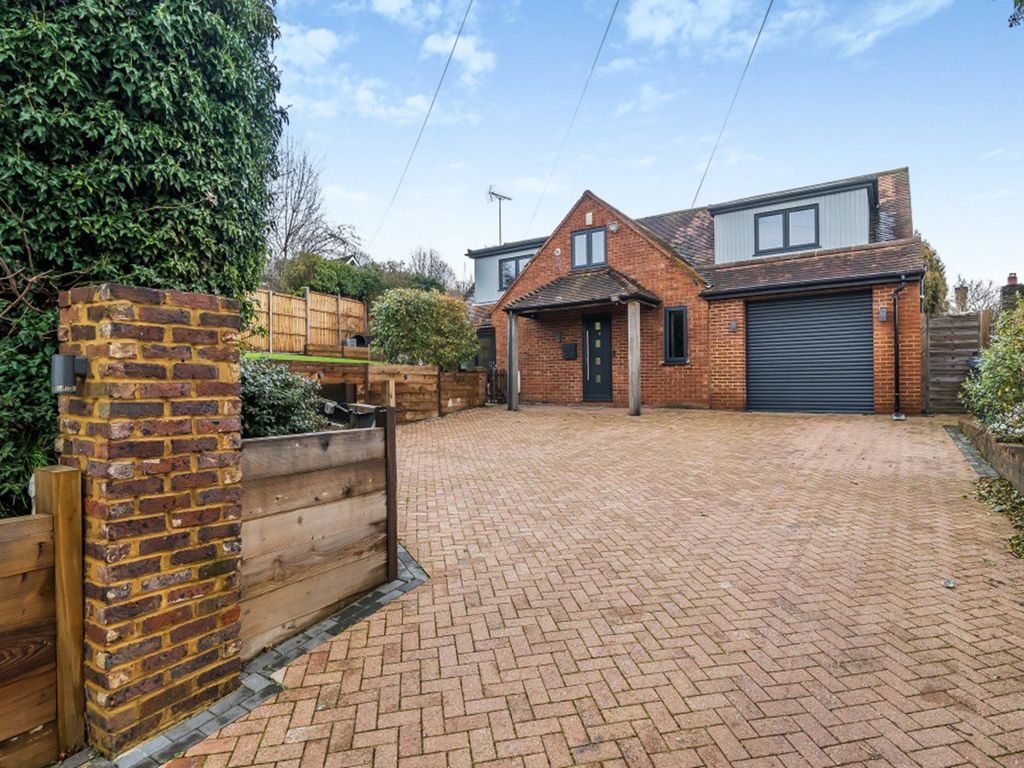 5 bed detached house for sale in Derehams Lane, Loudwater, High