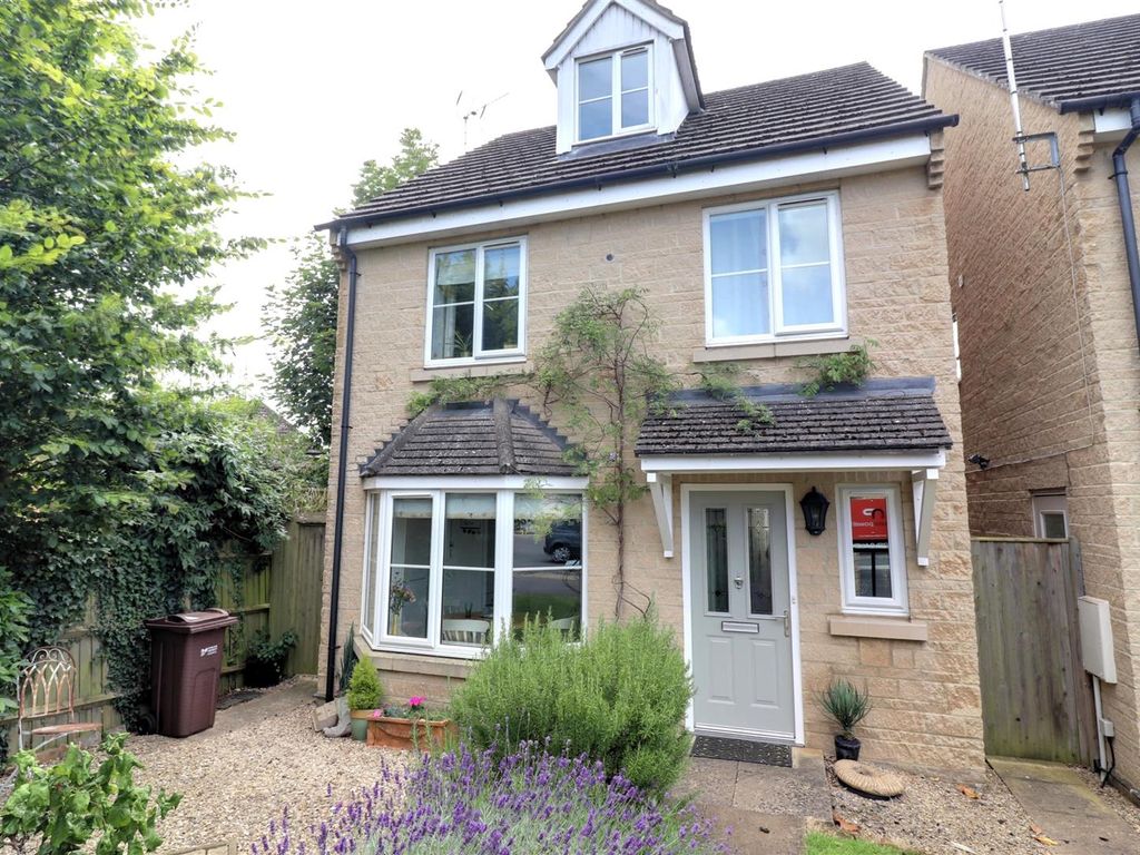 4 bed detached house for sale in Regency Close, Stonehouse GL10, £