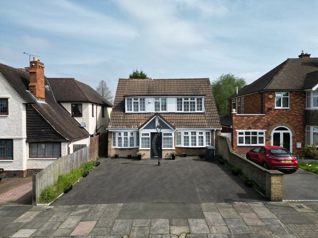 4 bed detached house for sale in Rowley Fields Avenue, Leicester LE3, £