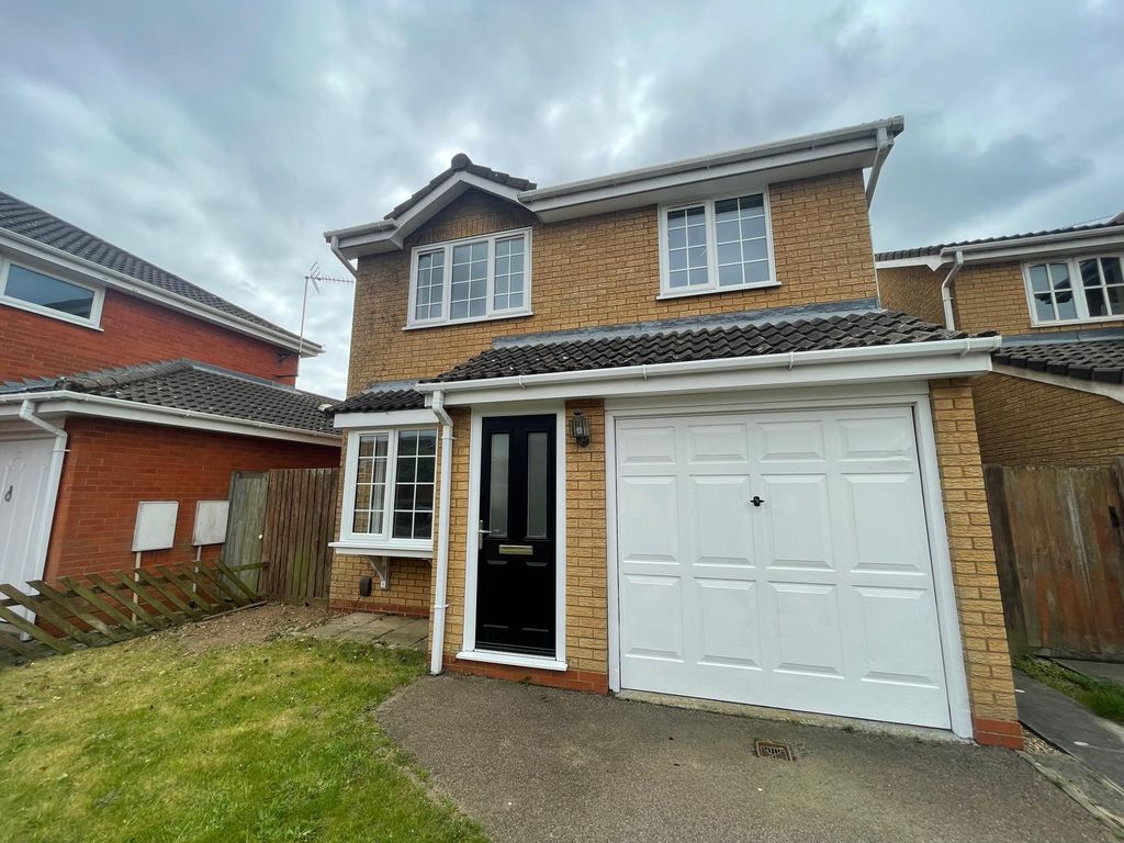 3 bed detached house to rent in Mount Drive, Purdis Farm, Ipswich IP3, £1,400 pcm Zoopla