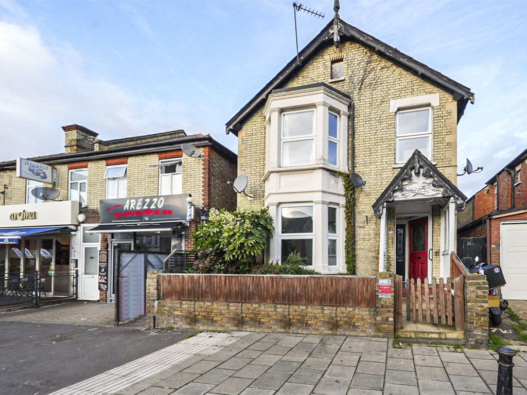 2 bed flat for sale in Kingston Road, New Malden KT3, £365,000 Zoopla