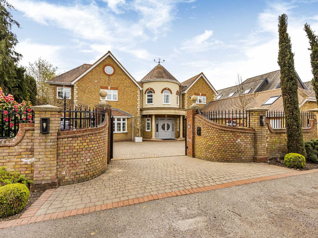 7 bed detached house for sale in East Ridgeway, Cuffley, Hertfordshire