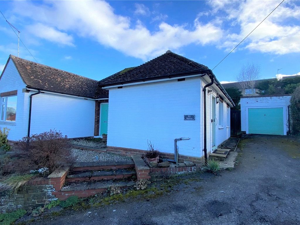 2 bed bungalow for sale in Orchard Street, Daventry, Northamptonshire