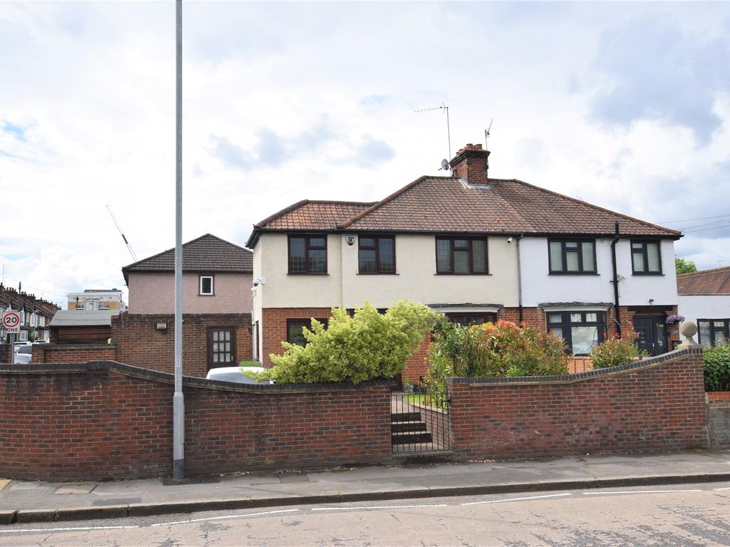 3 bed semidetached house for sale in Rickmansworth Road, Watford WD18