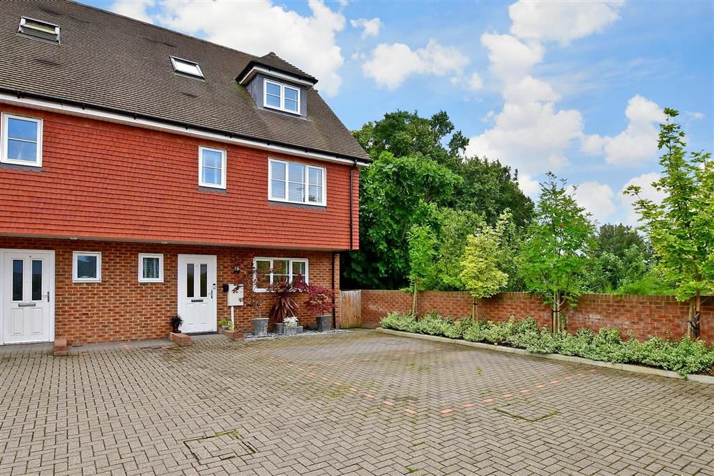 4 bed semidetached house for sale in The Street, Detling, Maidstone
