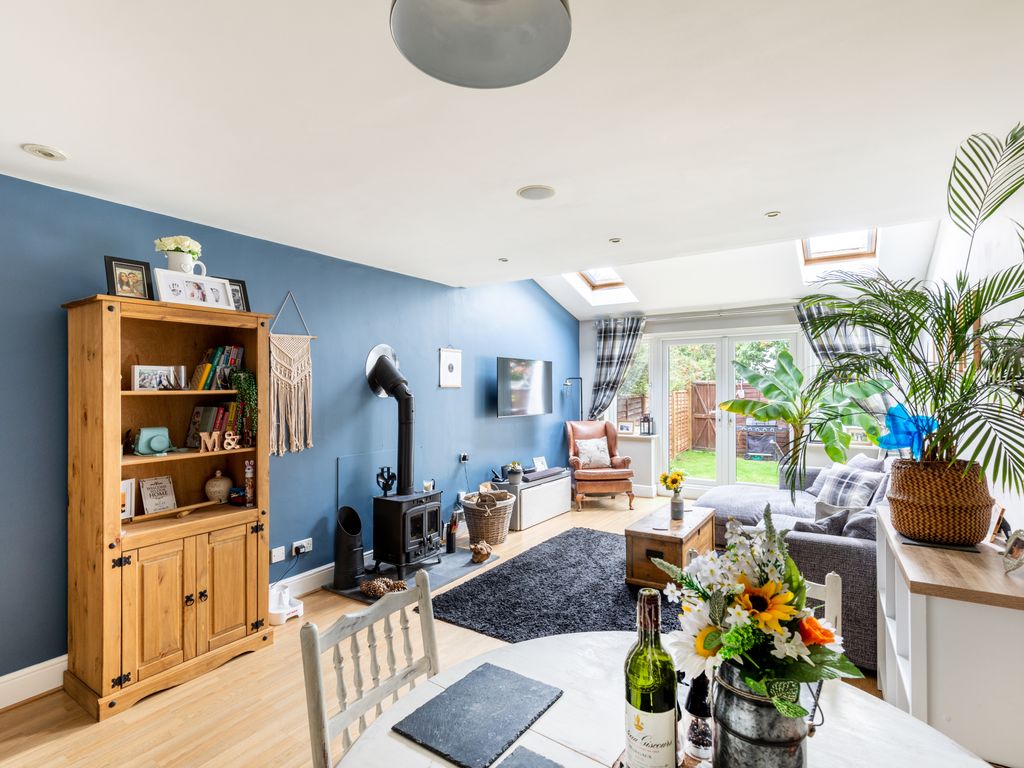 2 bed semidetached house for sale in Barnfield Way, Oxted, Surrey RH8 Zoopla