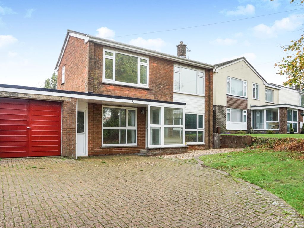 3 bed link detached house for sale in Staplers Road, Newport PO30, £