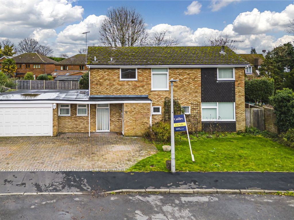 St. Davids Close, Hemel Hempstead, Hertfordshire HP3  
