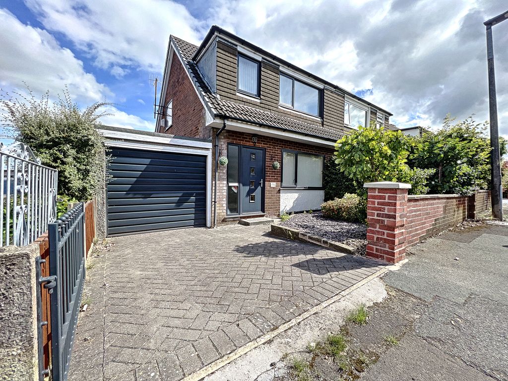 3 bed semidetached house to rent in Wyre Crescent, Darwen BB3, £900