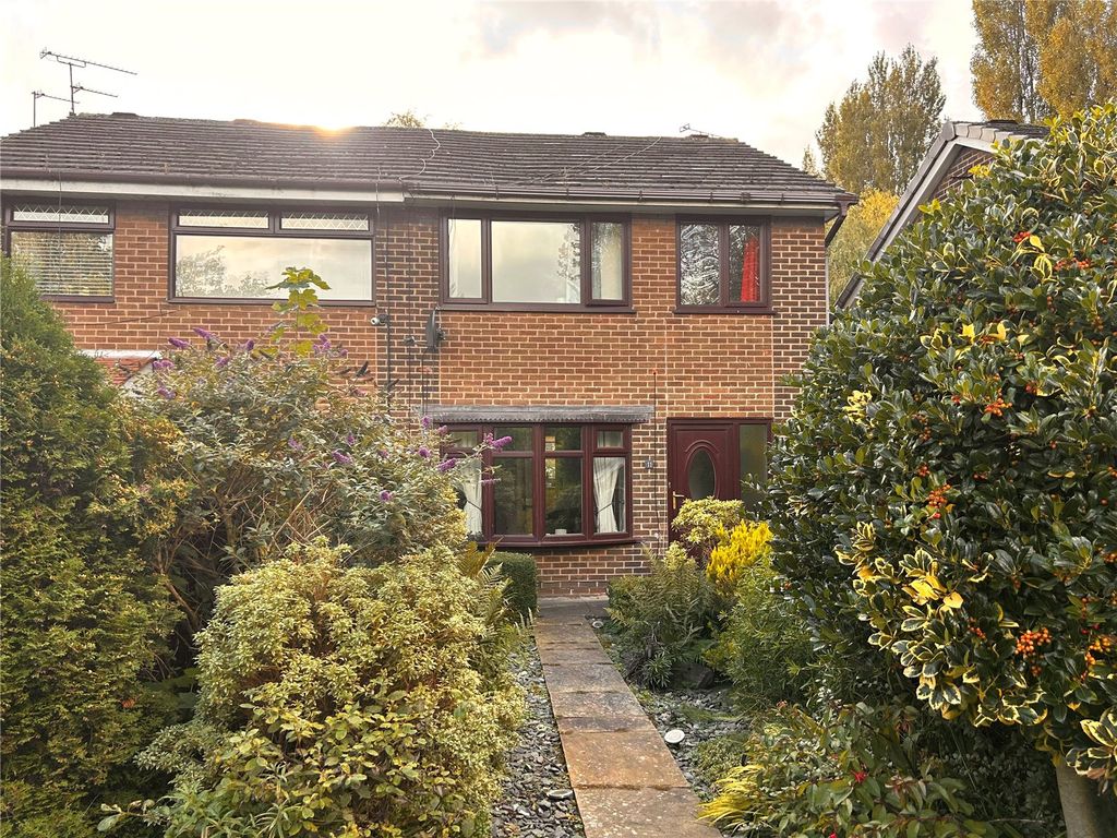 3 bed semidetached house for sale in Glasson Walk, Chadderton, Oldham