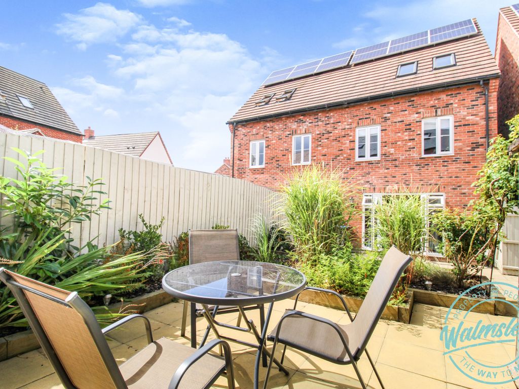 3 bed semidetached house for sale in Otters Holt, Stratford