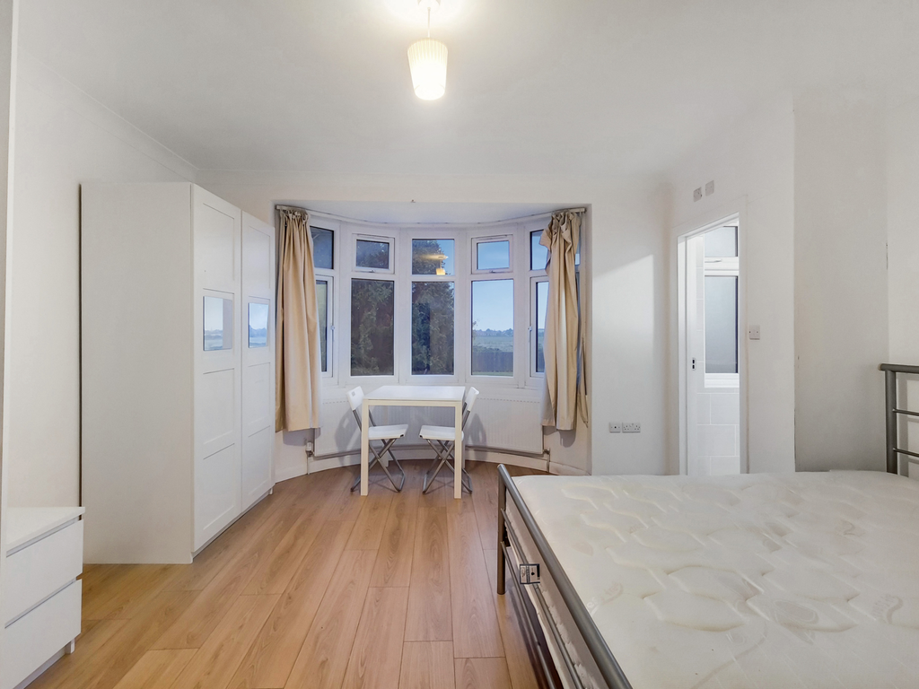 Studio to rent in Bath Road, Hounslow, London TW5 Zoopla
