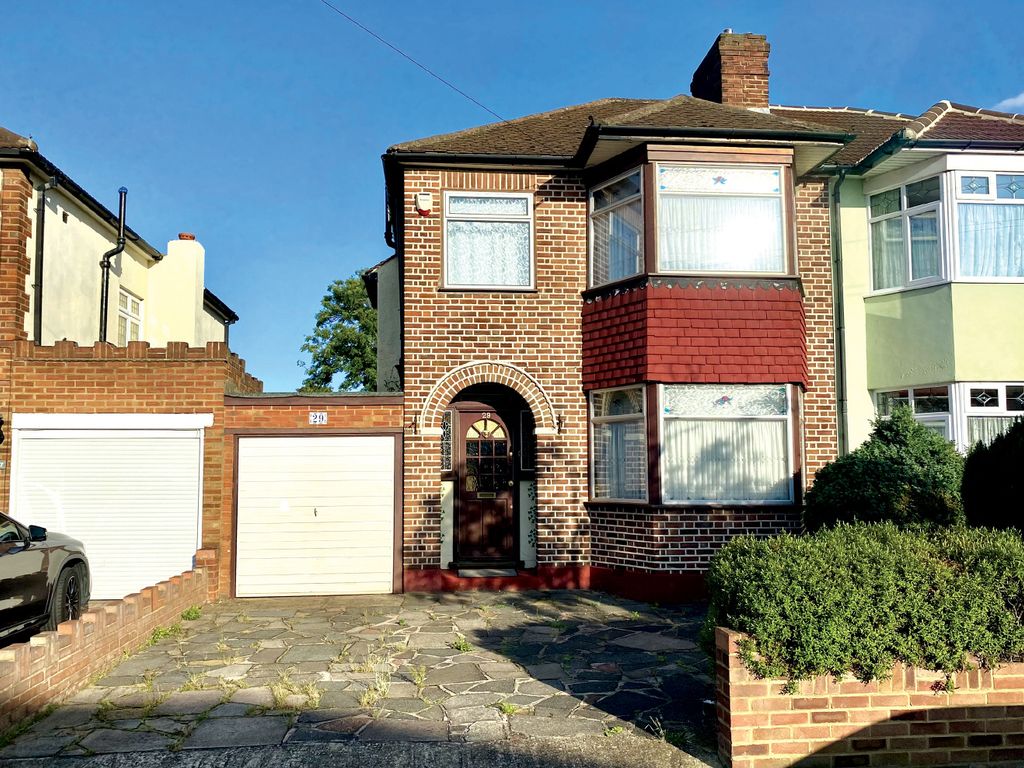 3 bed end terrace house for sale in Albany Road, Hornchurch RM12, £