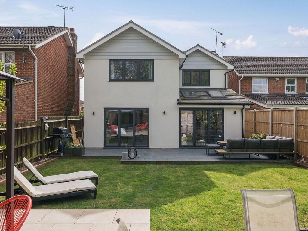 4 bed detached house for sale in Ashton Road, Wokingham RG41, £800,000