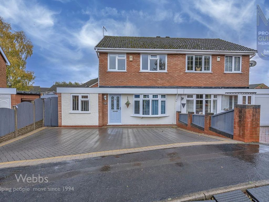 4 bed semidetached house for sale in Maycroft Close, Hednesford