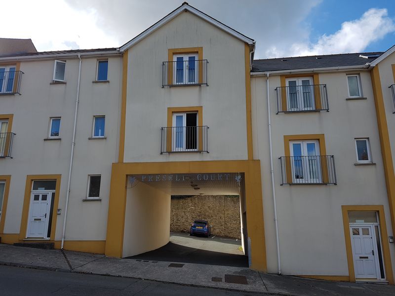 2 bed flat to rent in Pembroke Street, Pembroke Dock SA72 Zoopla