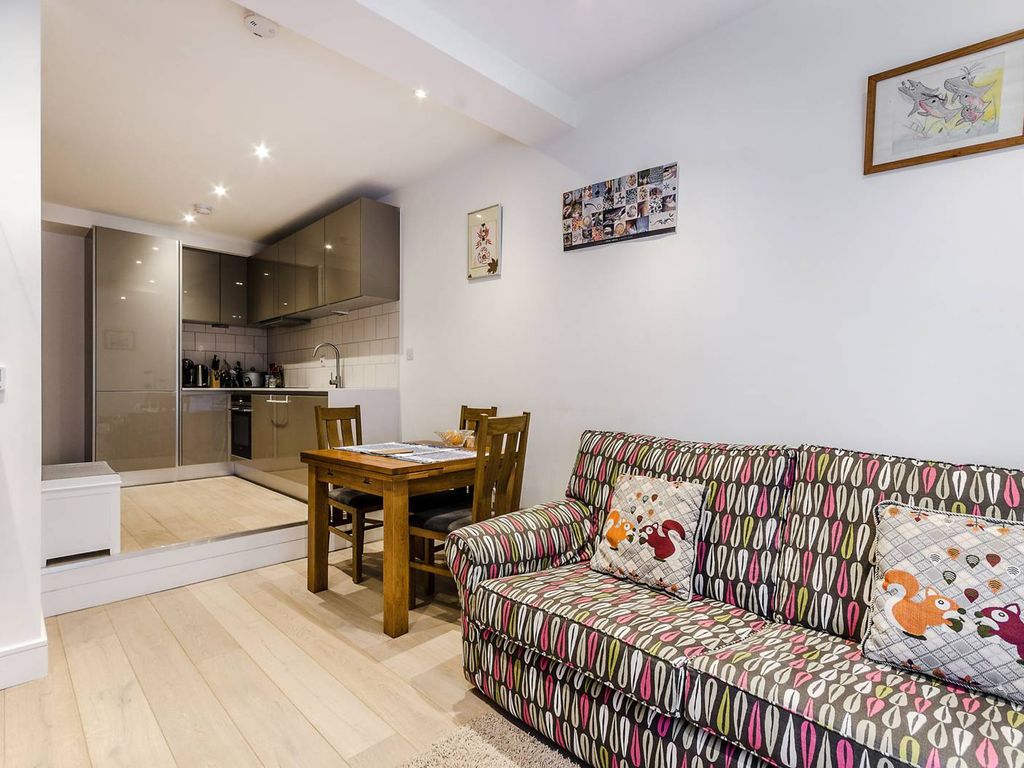 1 bed flat to rent in King Street, Hammersmith, London W6, £1,750 pcm Zoopla