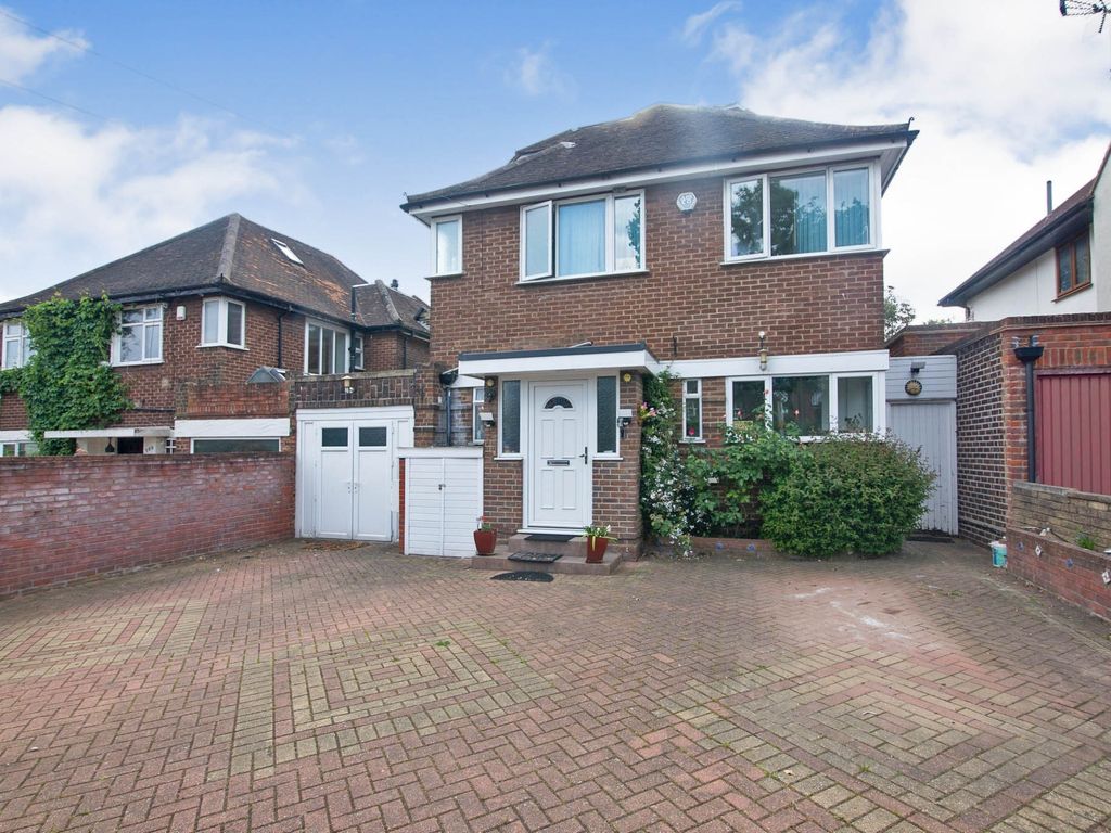 4 bed detached house for sale in High Road, Harrow Weald, Harrow HA3