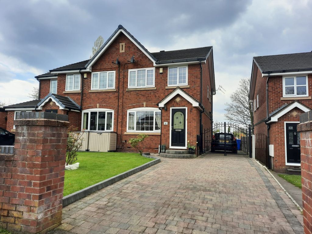 3 bed semidetached house for sale in Clockhouse Avenue, Droylsden