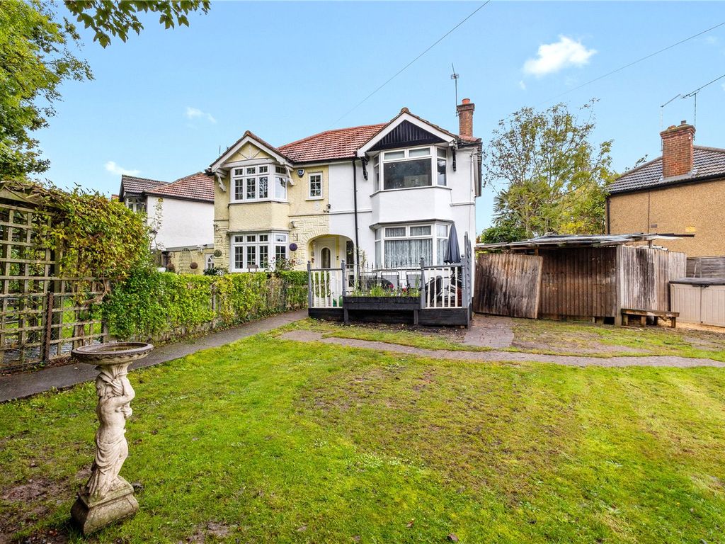 2 bed semidetached house for sale in West Drive, Watford