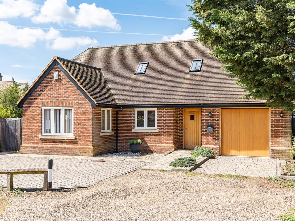 3 bed detached house for sale in Tewin Hill, Tewin, Welwyn AL6, £