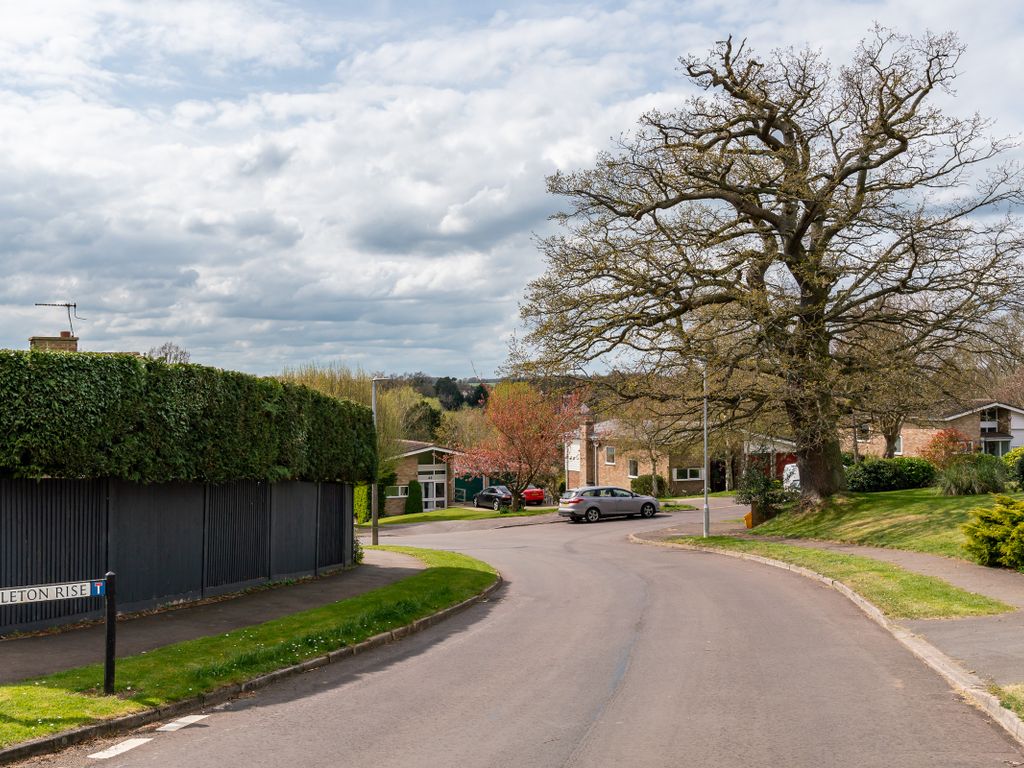 25 Carleton Rise 4 bed detached house for sale in Carleton Rise, Welwyn, Hertfordshire ...