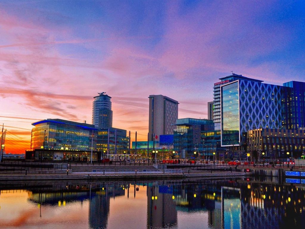 2 bed flat to rent in Media City Uk, Salford M50, £1,175 pcm Zoopla