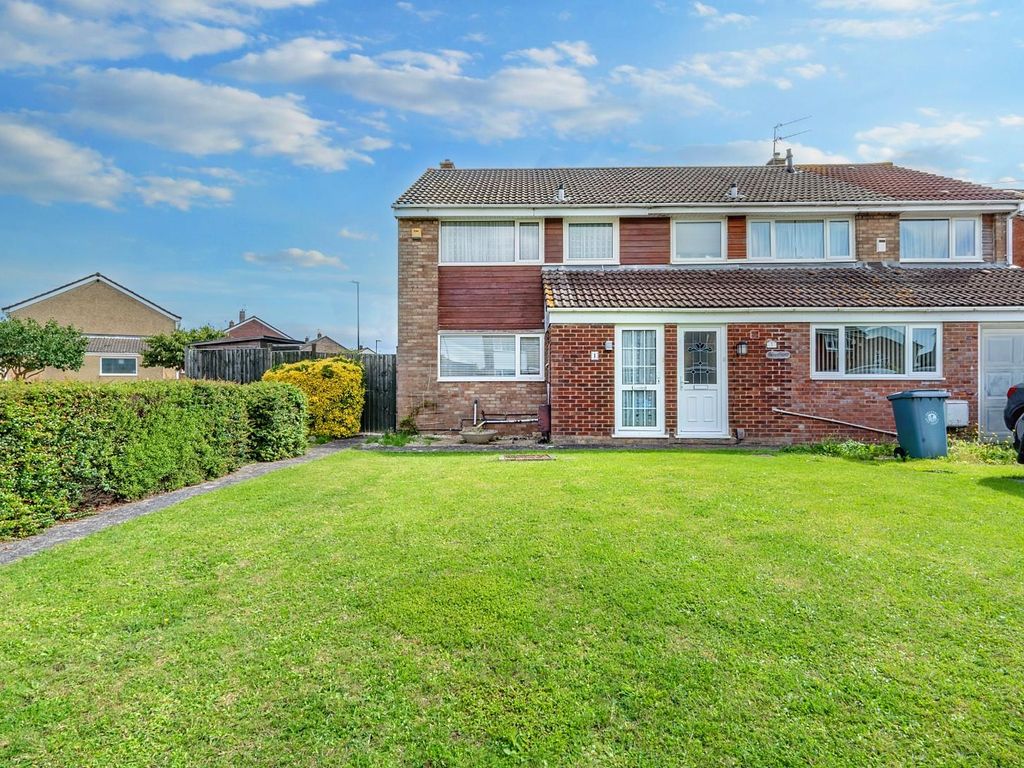 3 bed semidetached house for sale in Beale Close, Stockwood, Bristol