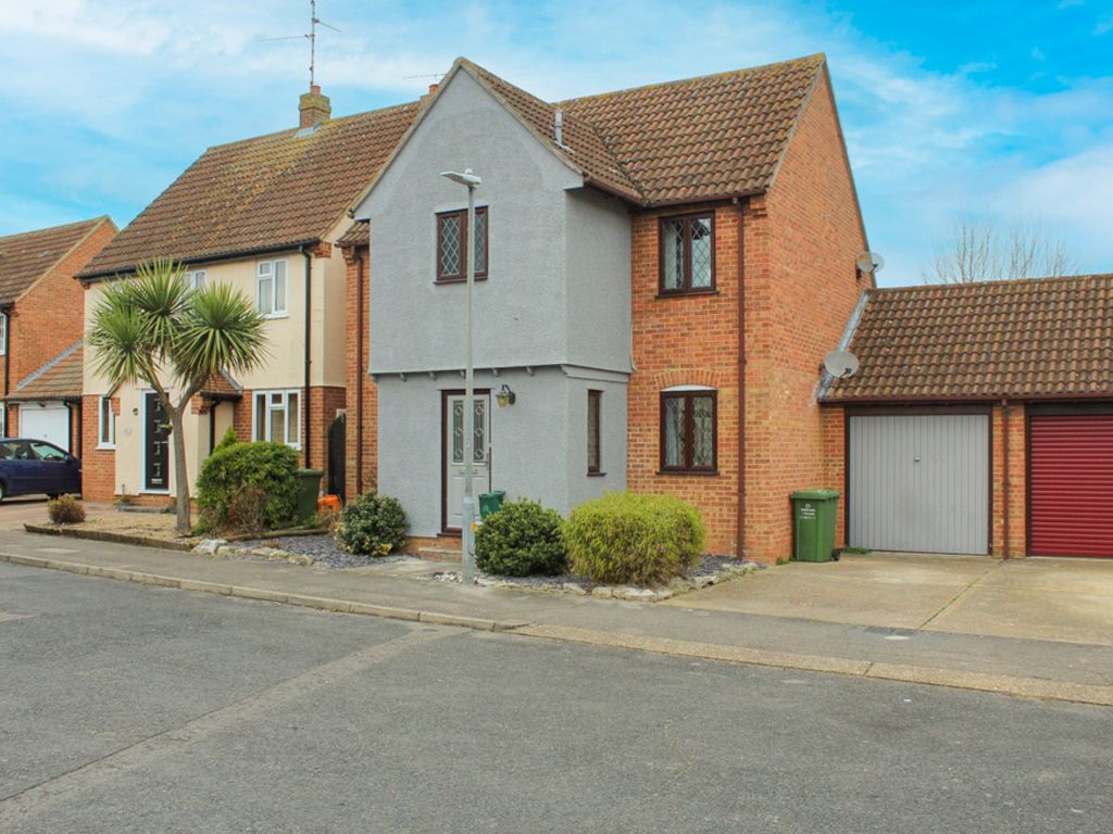 4 bed detached house for sale in Meadowland Road, Wickford SS11, £