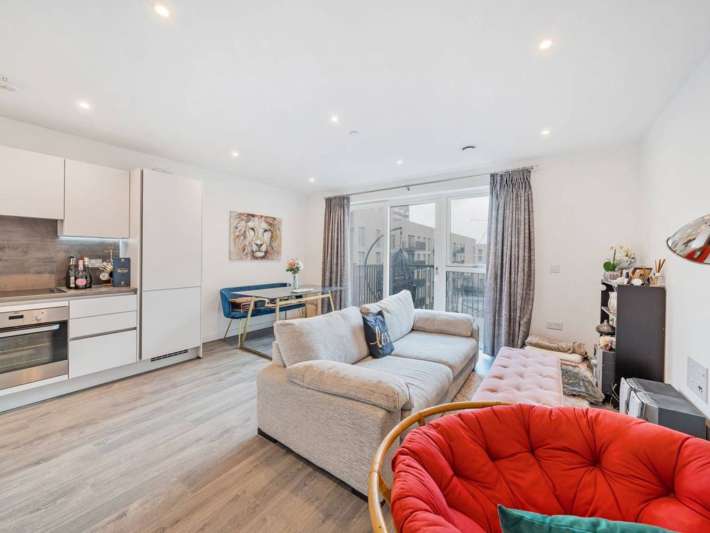 1 bed flat for sale in Moorhen Drive, Hendon, London NW9, £385,000 Zoopla