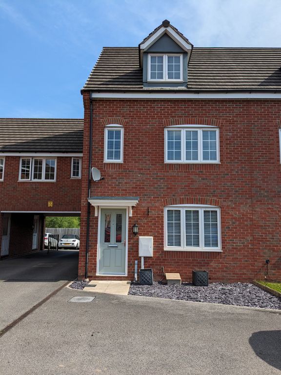 4 bed semidetached house to rent in Buckland Close, Sutton In Ashfield