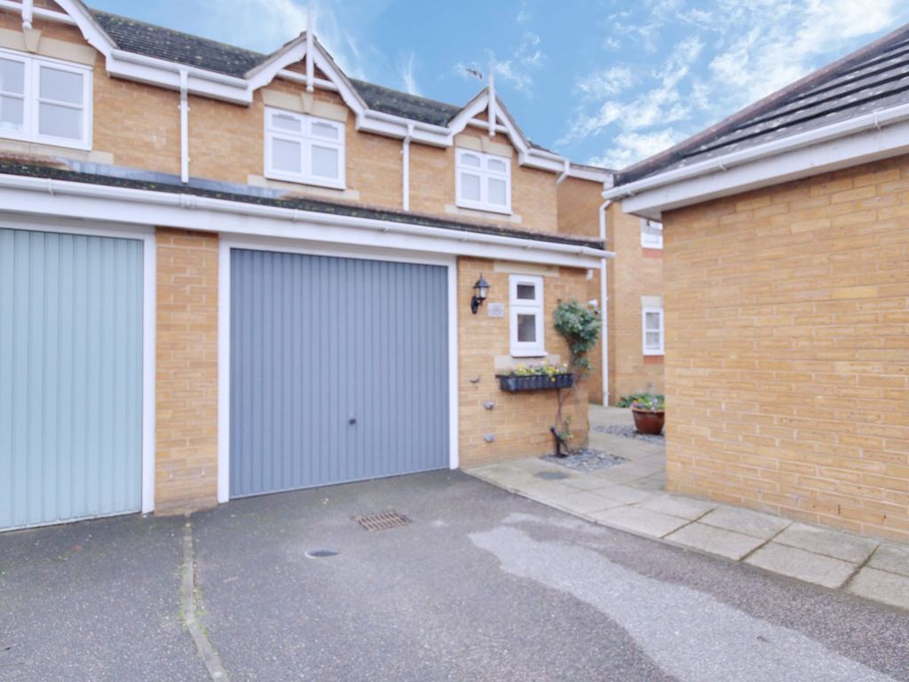 3 bed semidetached house for sale in Collingwood Road, Rainham RM13