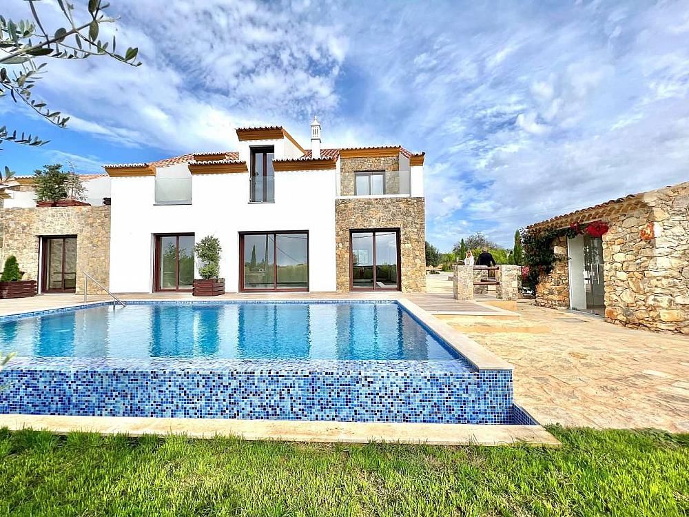 4 bed villa for sale in Algarve Zoopla