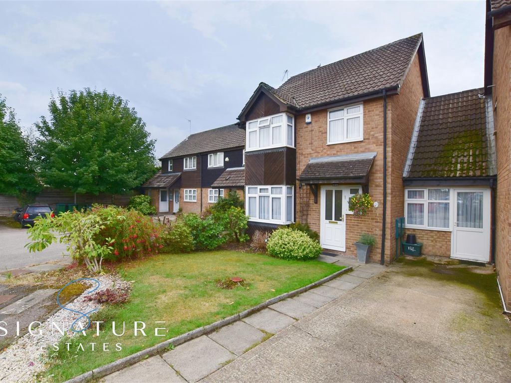 4 bed linkdetached house for sale in Campion Close, Leavesden, Watford