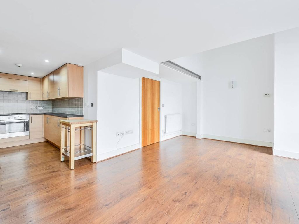 2 bed flat for sale in Building 22, Woolwich Riverside SE18, £415,000