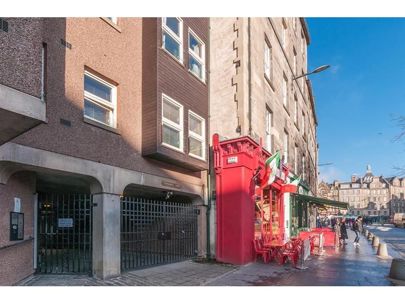 2 bed flat to rent in Thomson Court, Grassmarket, Edinburgh EH1 Zoopla