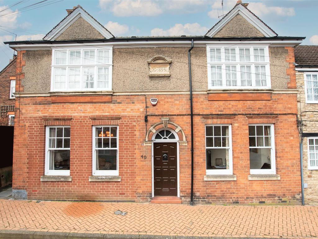 4 bed property for sale in High Street, Irchester, Wellingborough NN29