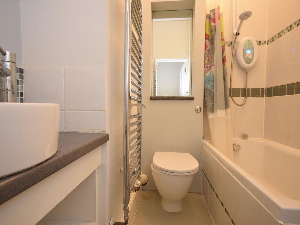 1 bed flat to rent in Ridgeway Road, Redhill, Surrey RH1, £1,000 pcm