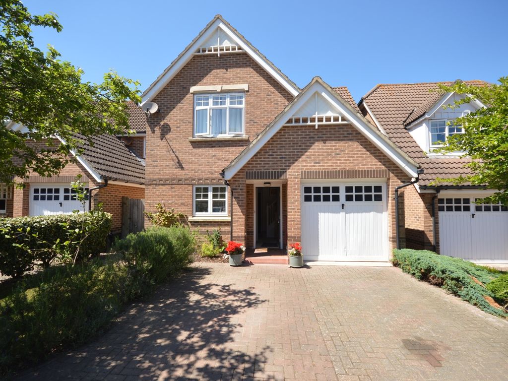3 bed detached house to rent in Paddock Gardens, Lymington, Hampshire