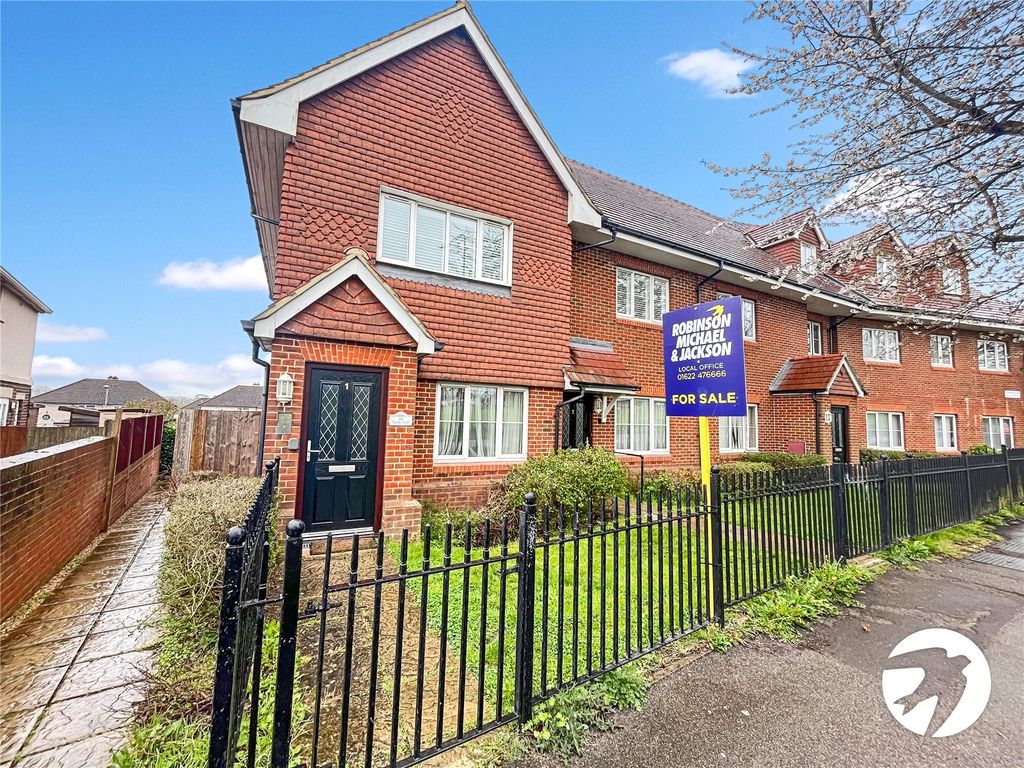 2 bed flat for sale in Cumberland Avenue, Maidstone, Kent ME15 Zoopla