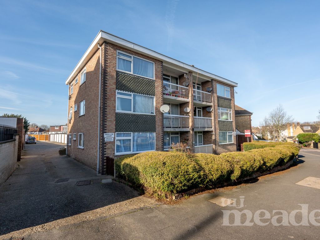 2 bed flat for sale in Hale End Road, Woodford Green IG8, £350,000 Zoopla
