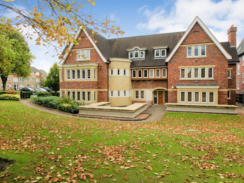 3 bed flat to rent in Little Sutton Lane, Four Oaks, Sutton Coldfield